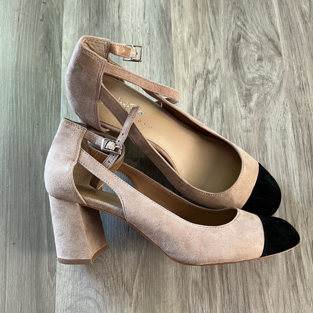 Classy suede Lord & Taylor pumps. Size 8.5. New, no box.